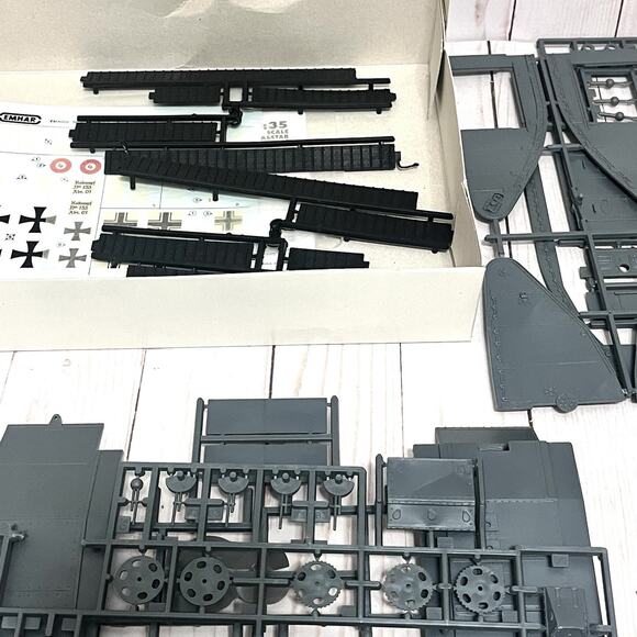 Emhar MkIV Female WWI Heavy Battle Tank Plastic Model Kit 1:35 EM4002 Imcomplete - Picture 7 of 11